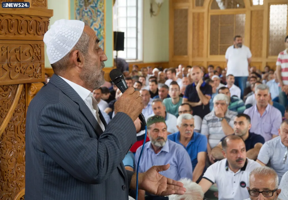 Təzə pir məscidində bayram namazı qılınıb - FOTO VİDEOREPORTAJ - YENİLƏNİB
