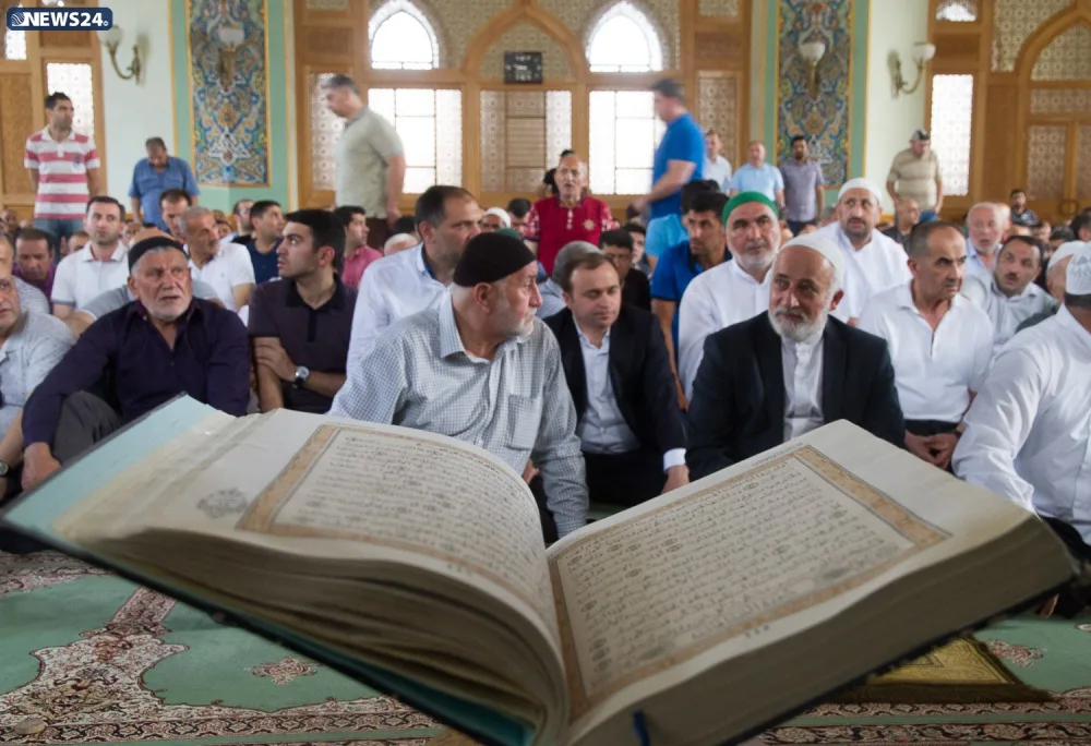 Təzə pir məscidində bayram namazı qılınıb - FOTO VİDEOREPORTAJ - YENİLƏNİB