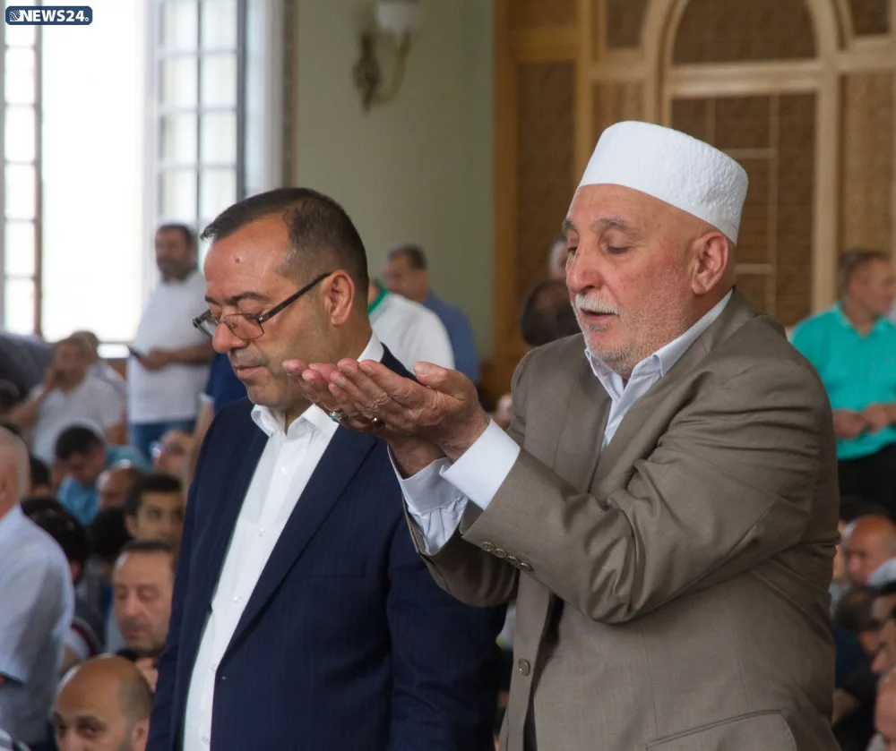 Təzə pir məscidində bayram namazı qılınıb - FOTO VİDEOREPORTAJ - YENİLƏNİB