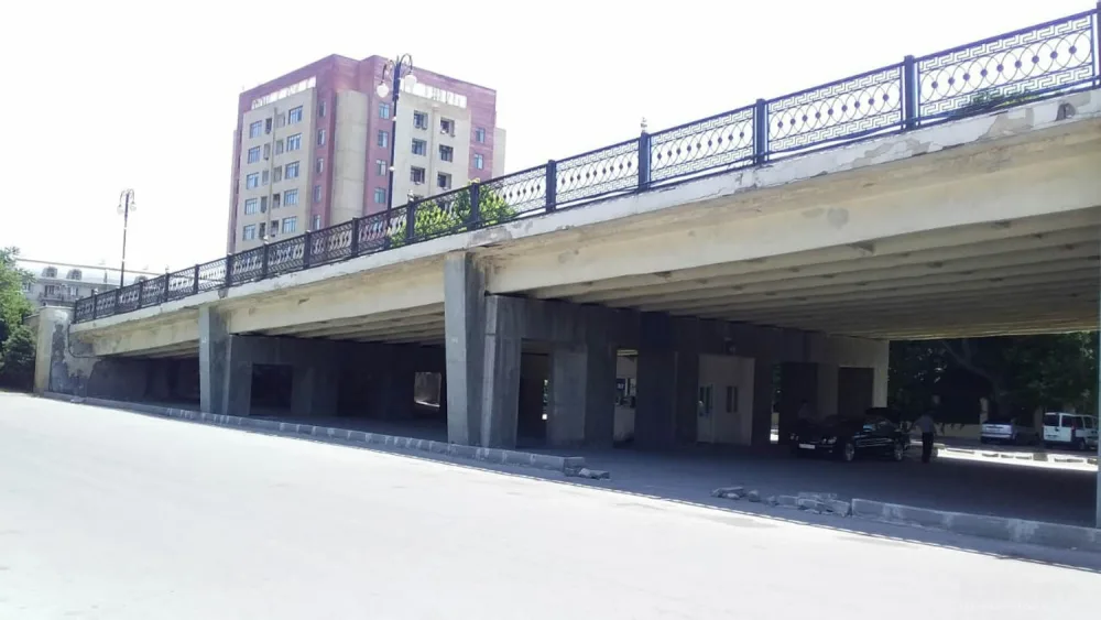 "Qaqarin" körpüsü sökülür - FOTO