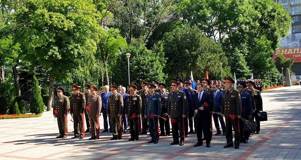 Zakir Həsənov MDB Müdafiə Nazirləri Şurasının növbəti iclasında iştirak edib
