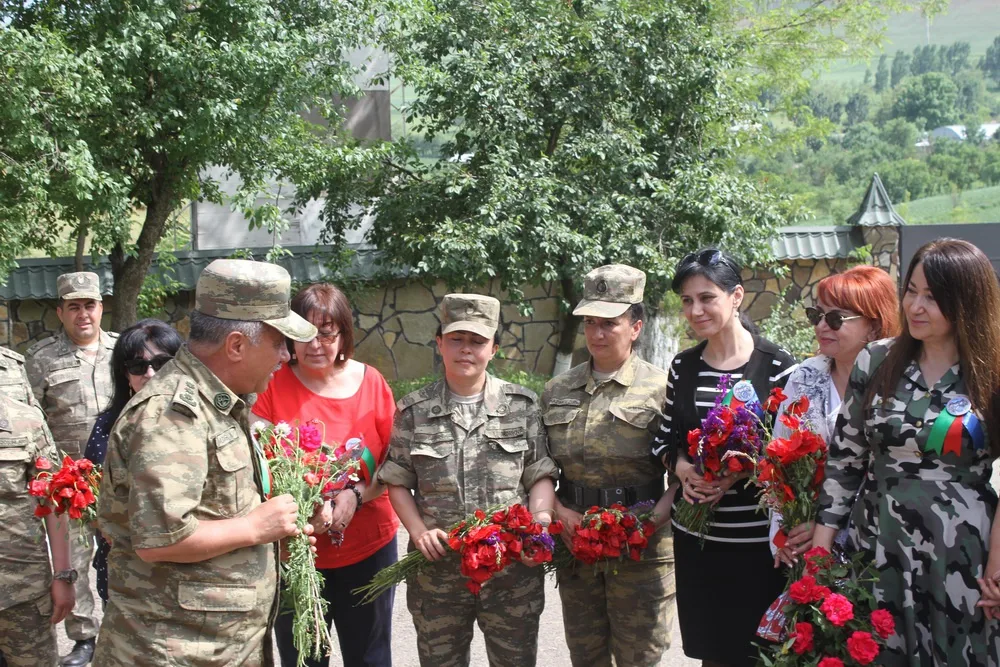 UNEC-in Qadınlar Şurasının fəalları cəbhəboyu zonada hərbi hissədə olublar