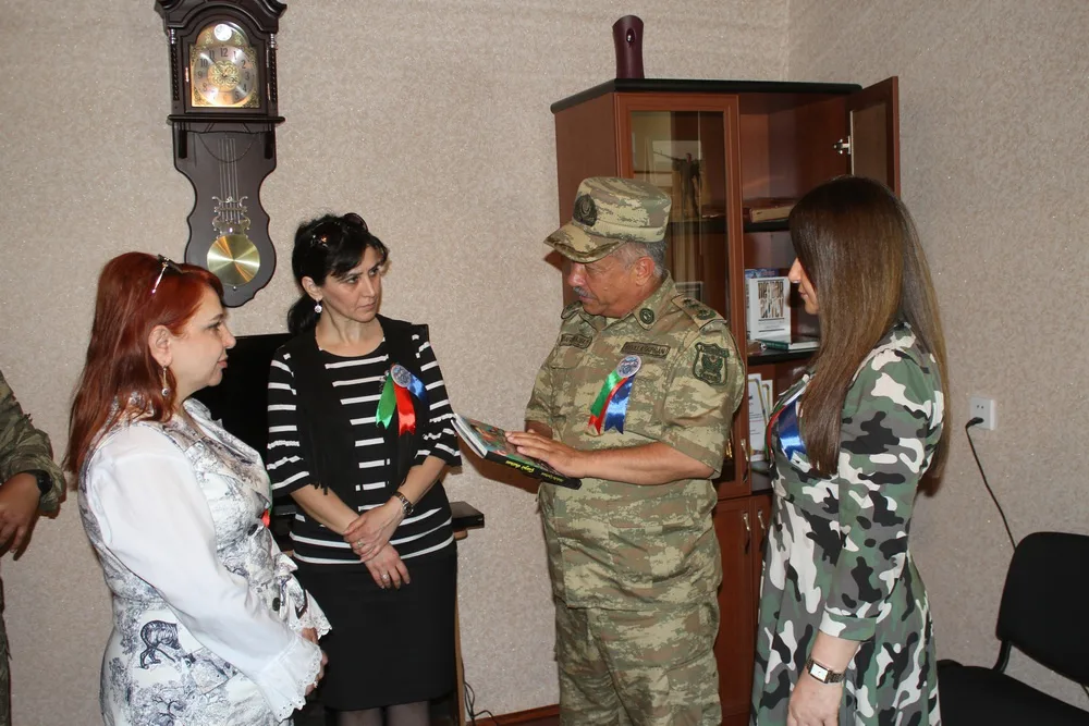 UNEC-in Qadınlar Şurasının fəalları cəbhəboyu zonada hərbi hissədə olublar