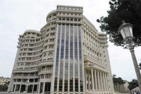 Dərdinə dəva üçün gəlib davaya çıxanlar - Tədris Cərrahiyyə Klinikasında gördüklərimiz - VİDEO