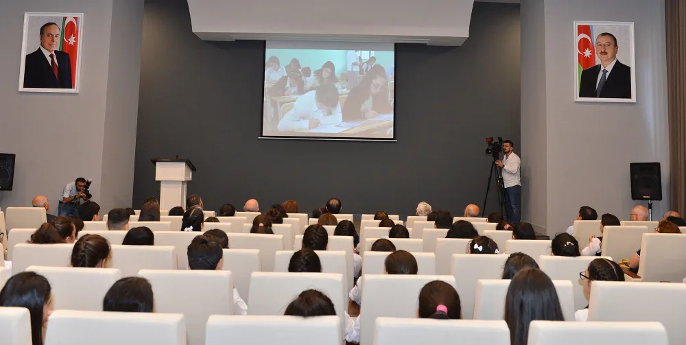 “Ədəbiyyat biliciləri” mükafatlandırılıb - FOTO