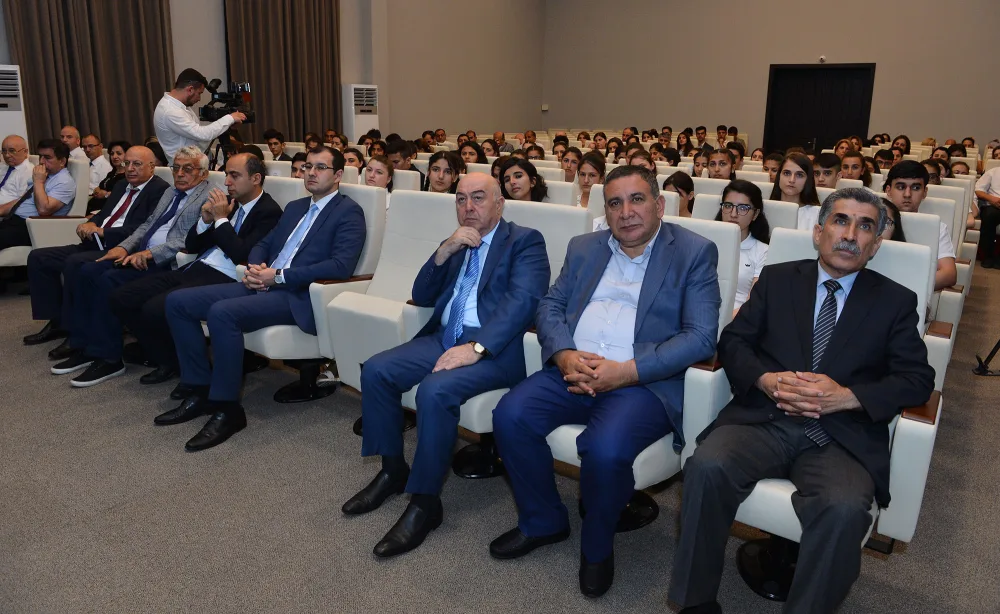“Ədəbiyyat biliciləri” mükafatlandırılıb - FOTO