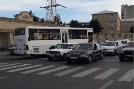 Bakıda marşrut avtobusu şəhər nəqliyyatını - BELƏ İFLİC ETDİ – ÖZBAŞINALIQ