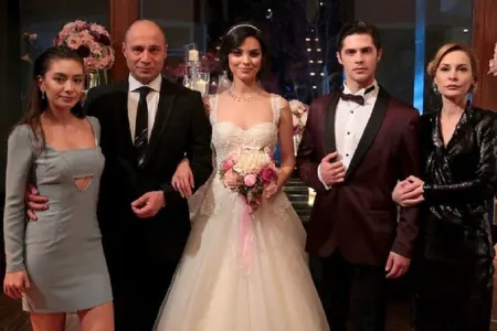 "Kara sevda"nın aktrisası ayrıldığı sevgilisi haqda: - "İstifadə müddəti bitdi"