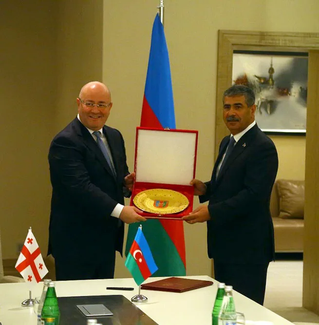Azərbaycanın və Gürcüstan Müdafiə nazirlikləri arasında əməkdaşlıq planı - İMZALANIB - FOTO