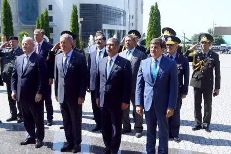 Azərbaycan, Türkiyə və Gürcüstan Müdafiə nazirlərinin üçtərəfli görüşü - BAŞLAYIB