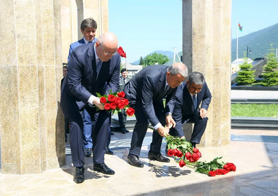 Azərbaycan, Türkiyə və Gürcüstan Müdafiə nazirlərinin üçtərəfli görüşü - BAŞLAYIB