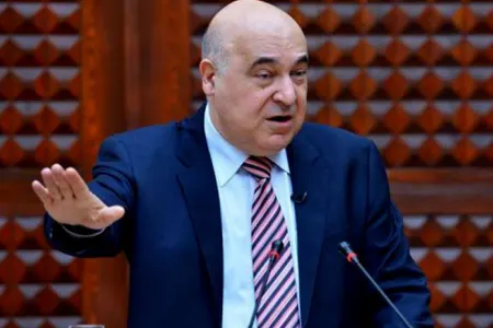 Çingiz Abdullayev gənc yazarı məhkəməyə verir - Fotolar