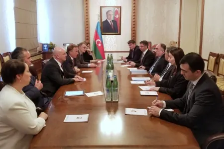Elmar Məmmədyarov Almaniya Bundestaqının vitse-prezidentini qəbul edib