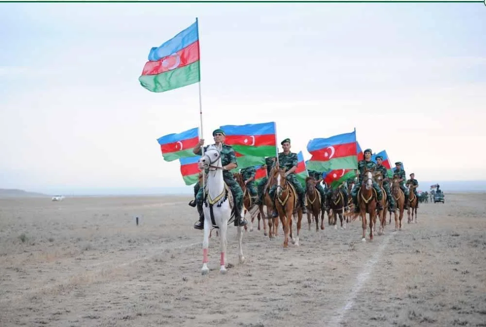 Azərbaycan sərhədçiləri 5 km 100 m uzunluğunda dövlət bayrağını - çiyinlərində daşıdı - FOTO - VİDEO