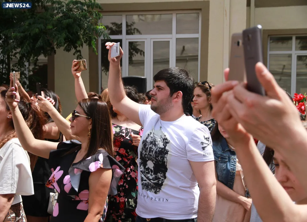 “Son zəng” göz yaşları, xatirələr, vidalaşma… - – FOTOLAR – VİDEOREPORTAJ