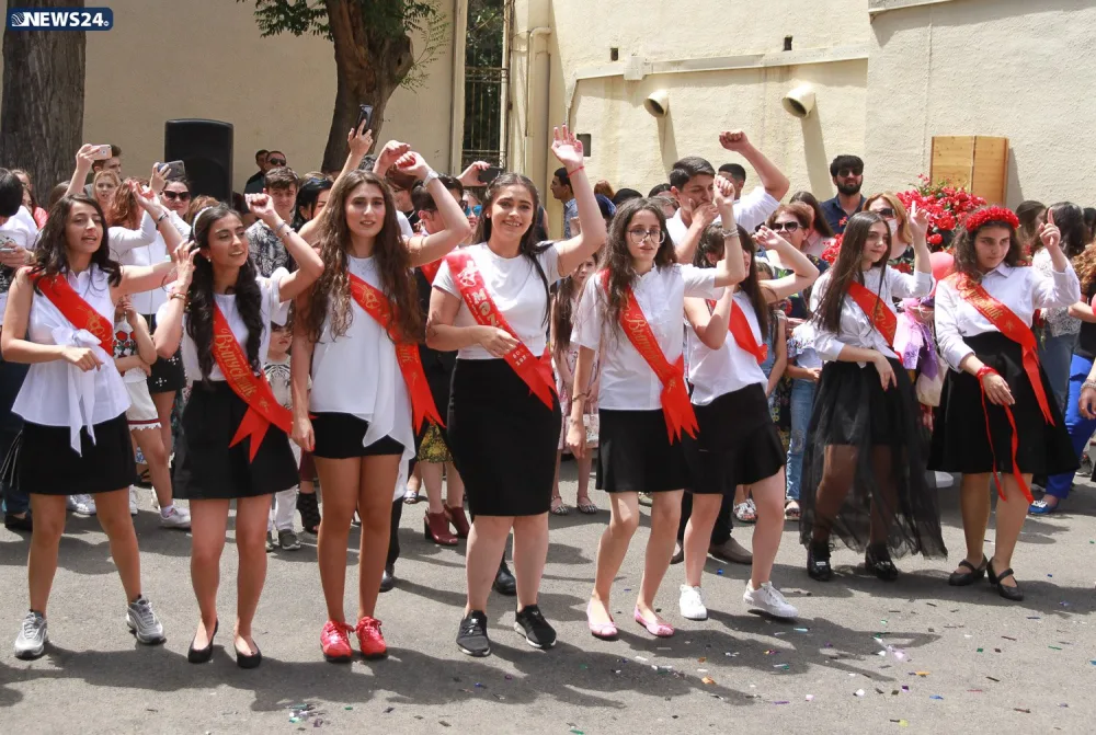 “Son zəng” göz yaşları, xatirələr, vidalaşma… - – FOTOLAR – VİDEOREPORTAJ
