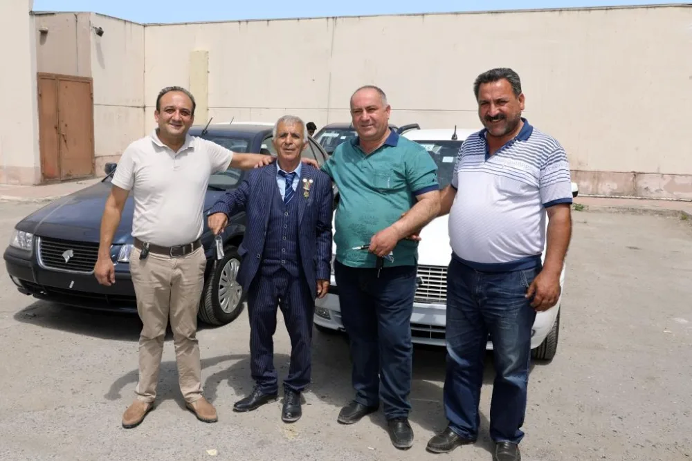 Nazirlik bu kateqoriyadan olanlara 50 avtomobil - TƏQDİM ETDİ - FOTO