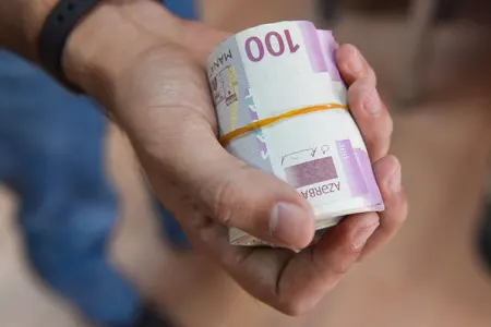 Bakıda rüşvət alan şəxs ifşa edildi - – CİNAYƏT İŞİ AÇILDI