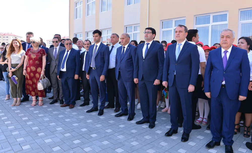 Təhsil naziri məcburi köçkün şagirdlərin "Son zəng"ində - FOTOLAR