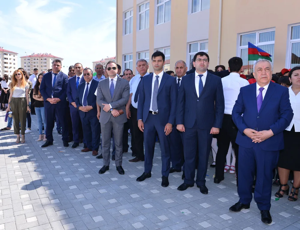 Təhsil naziri məcburi köçkün şagirdlərin "Son zəng"ində - FOTOLAR