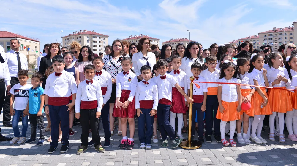 Təhsil naziri məcburi köçkün şagirdlərin "Son zəng"ində - FOTOLAR
