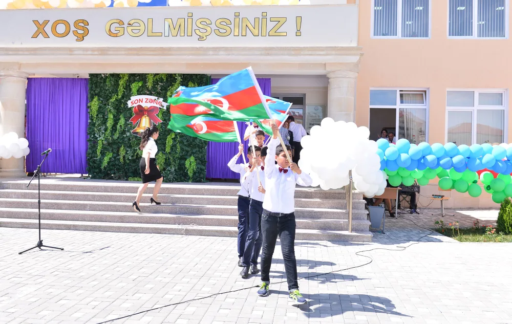 Təhsil naziri məcburi köçkün şagirdlərin "Son zəng"ində - FOTOLAR