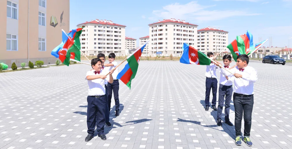 Təhsil naziri məcburi köçkün şagirdlərin "Son zəng"ində - FOTOLAR