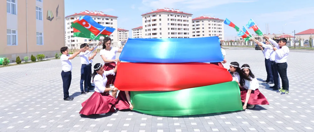 Təhsil naziri məcburi köçkün şagirdlərin "Son zəng"ində - FOTOLAR