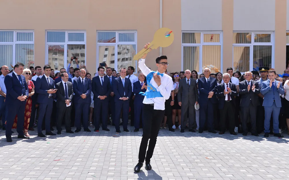 Təhsil naziri məcburi köçkün şagirdlərin "Son zəng"ində - FOTOLAR