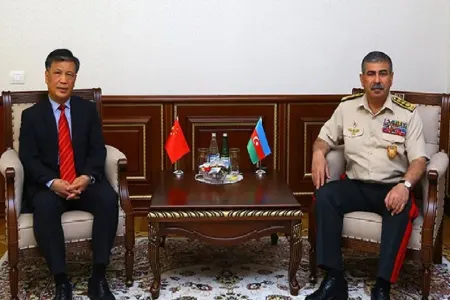 Müdafiə naziri Çinin ölkəmizdə diplomatik fəaliyyəti başa çatan səfiri ilə - GÖRÜŞÜB