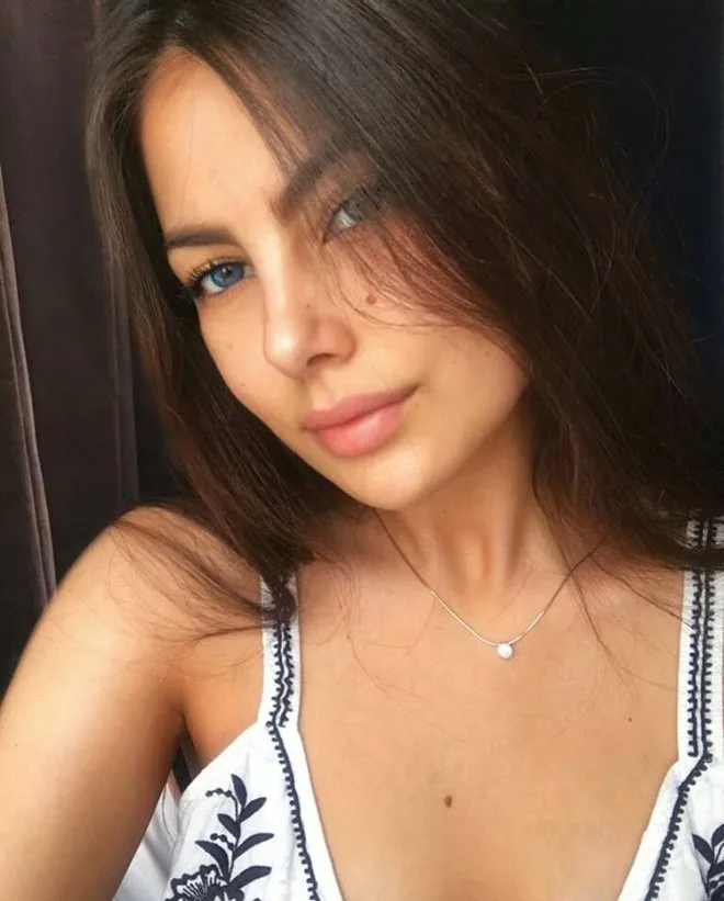Model Çernobıla getdi, - çılpaq şəklini paylaşdı - FOTO