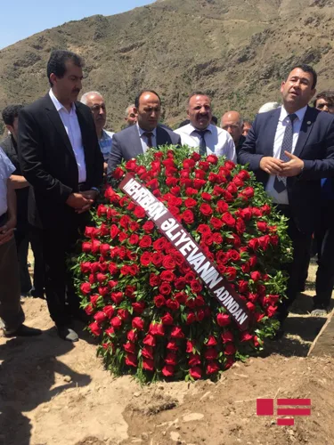 Əbülfəz Elçibəyin həyat yoldaşı torpağa tapşırıldı - YENİLƏNİB - FOTOSESSİYA