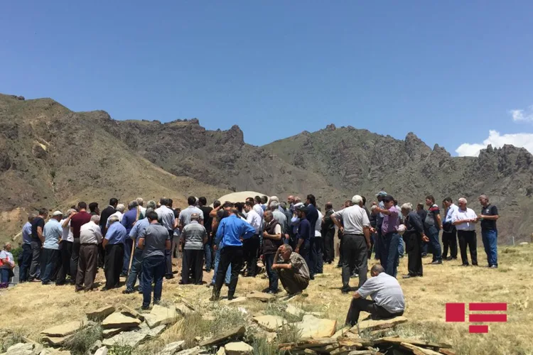 Əbülfəz Elçibəyin həyat yoldaşı torpağa tapşırıldı - YENİLƏNİB - FOTOSESSİYA