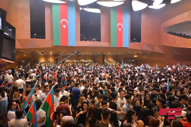 “Gələcəyə doğru” adlı məzun gecəsi keçirilib