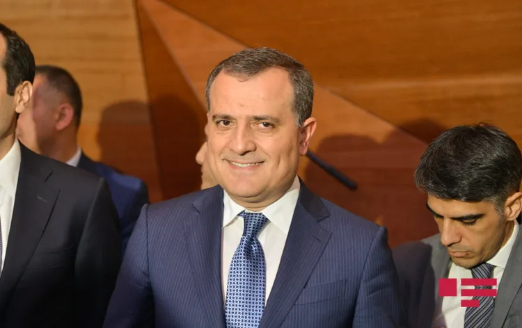 “Gələcəyə doğru” adlı məzun gecəsi keçirilib