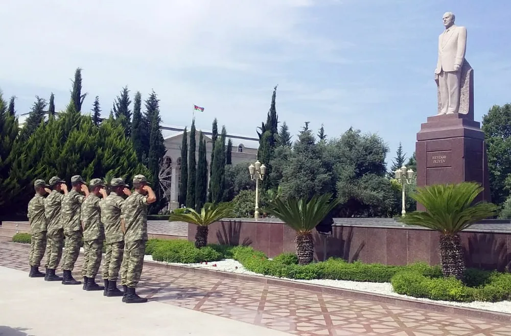 Milli Qurtuluş Günü Azərbaycan Ordusunda silsilə tədbirlər keçirilib - fotolar