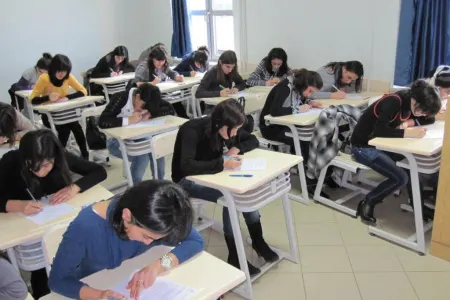 Bu gün 9-cu sinif şagirdləri buraxılış imtahanı verir