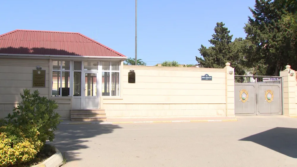 Aptekdən oğurluq edən şəxs - YERİNDƏCƏ YAXALANDI - FOTO - VİDEO