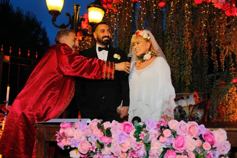 61 yaşlı müğənninin 34 yaşlı sevgilisi - FOTO