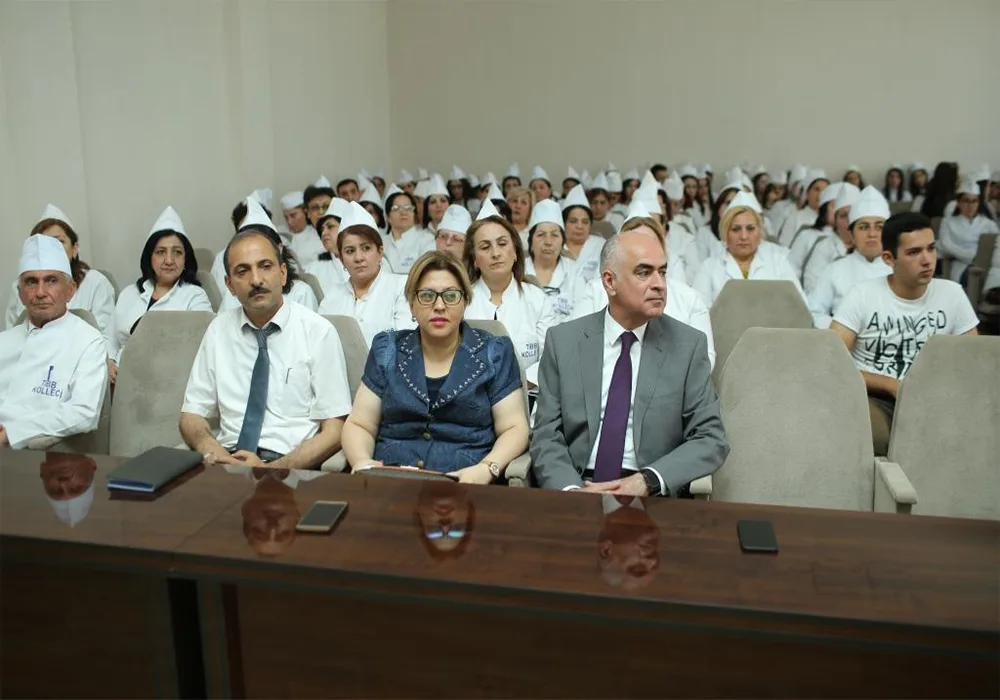 Gəncə Tibb Kollecinin veb səhifəsi - AÇILIB