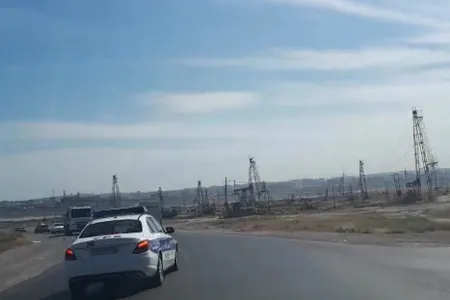 Bakıda yol polisi qaydanı pozaraq təhlükə yaradıb - VİDEO