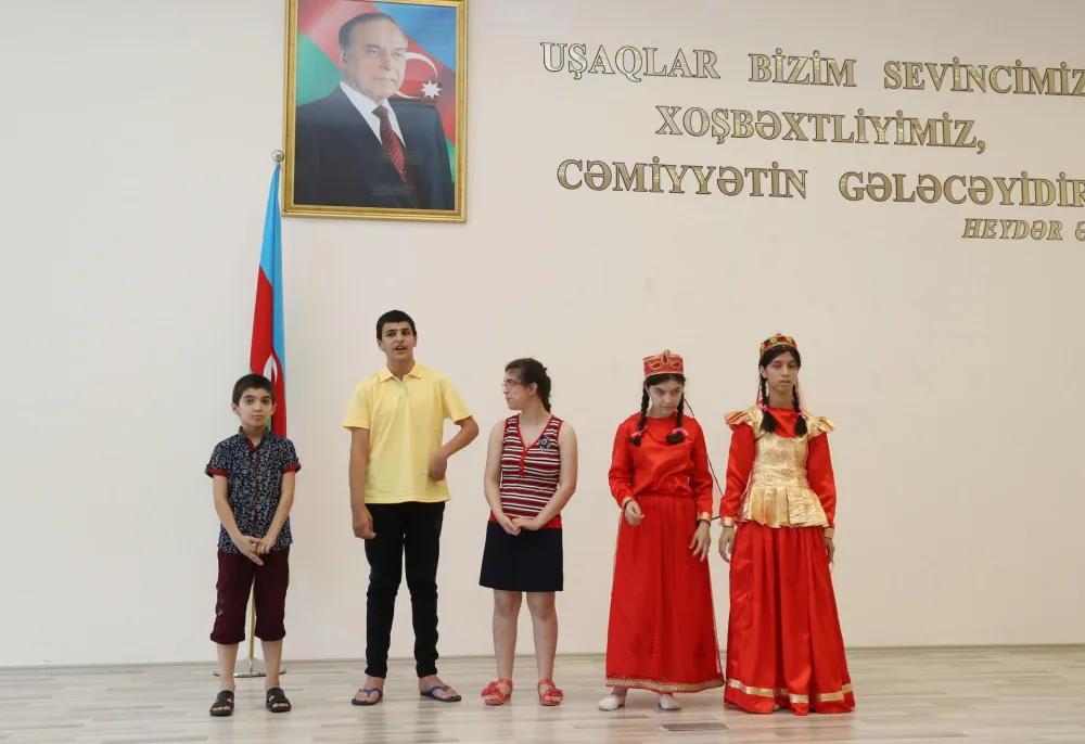Leyla Əliyeva paytaxtın 4 və 3 nömrəli internat məktəblərində olub - FOTOLAR
