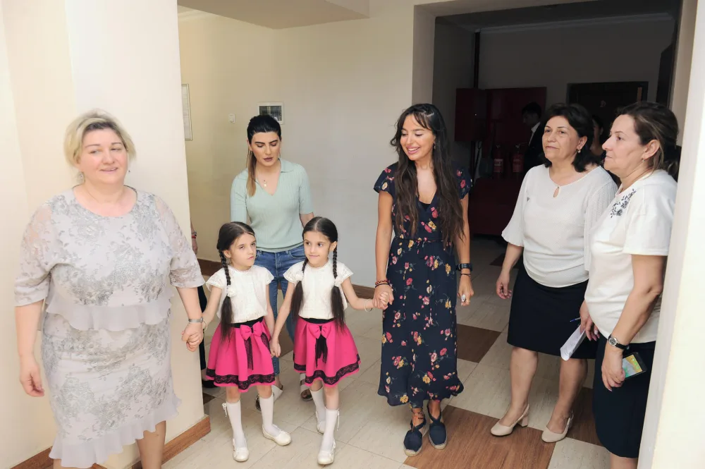 Leyla Əliyeva paytaxtın 4 və 3 nömrəli internat məktəblərində olub - FOTOLAR