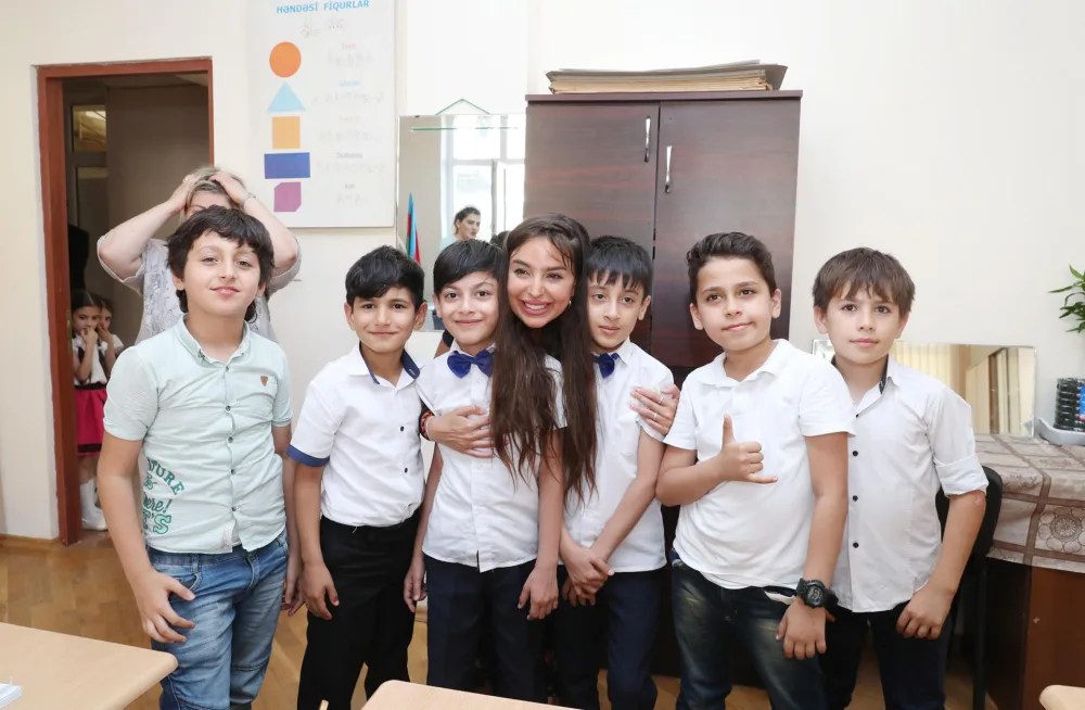Leyla Əliyeva paytaxtın 4 və 3 nömrəli internat məktəblərində olub - FOTOLAR