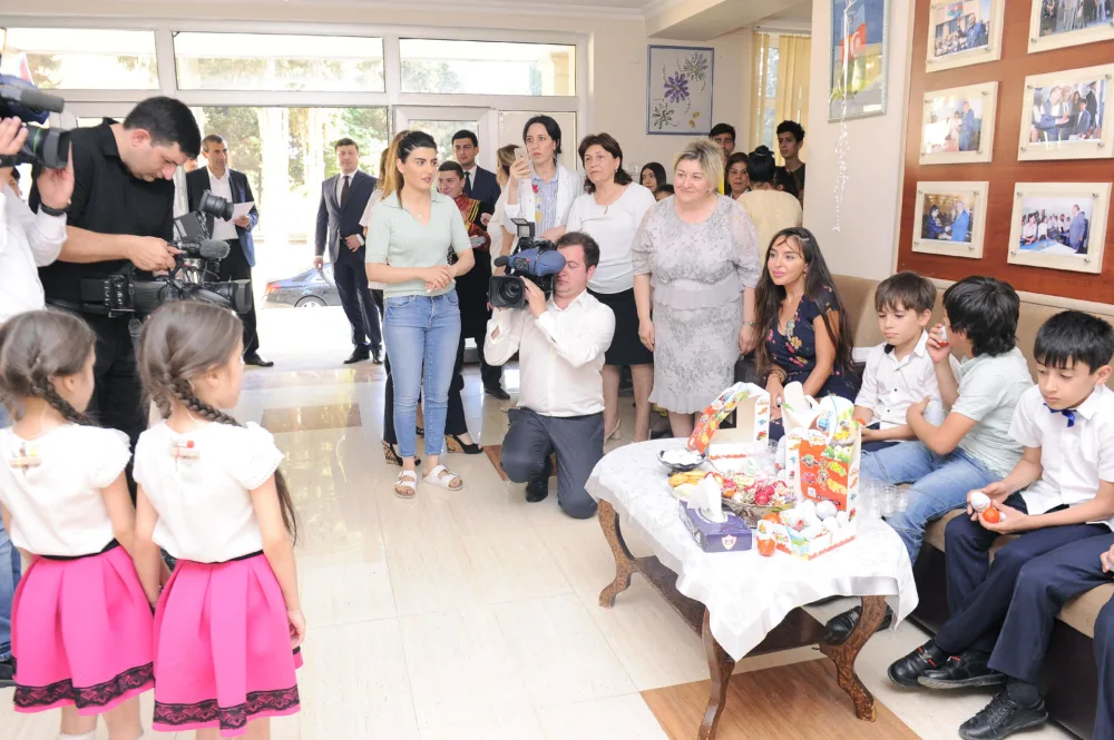 Leyla Əliyeva paytaxtın 4 və 3 nömrəli internat məktəblərində olub - FOTOLAR