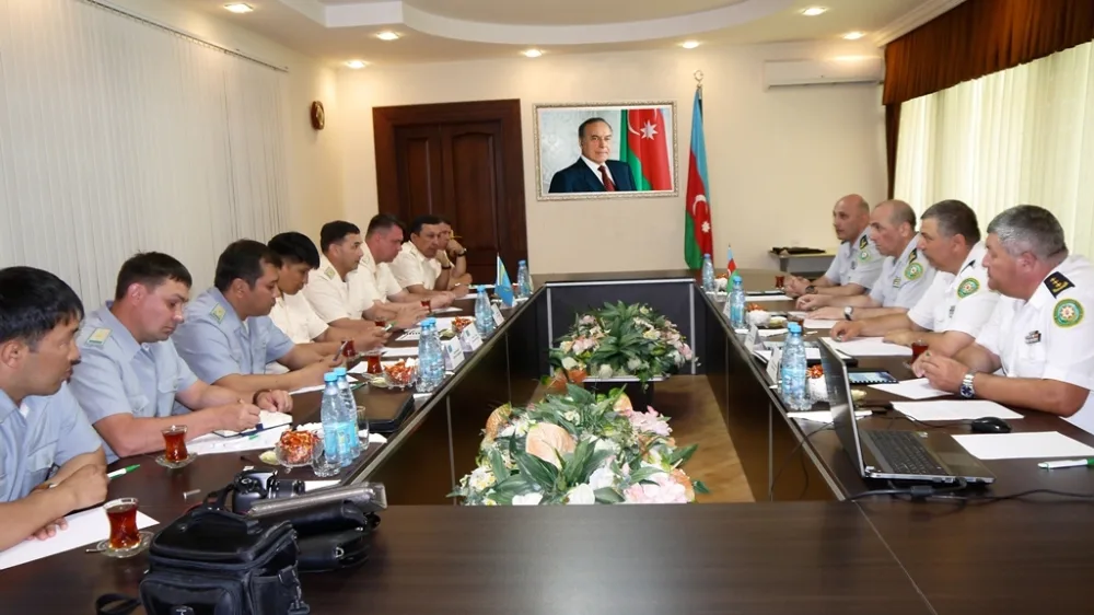 Qazaxıstanın sərhəd gözətçi gəmisi Bakıda - FOTOLAR