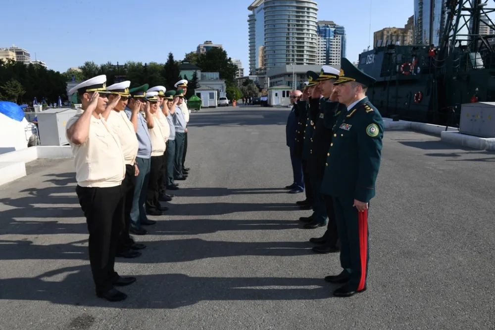 Qazaxıstanın sərhəd gözətçi gəmisi Bakıda - FOTOLAR
