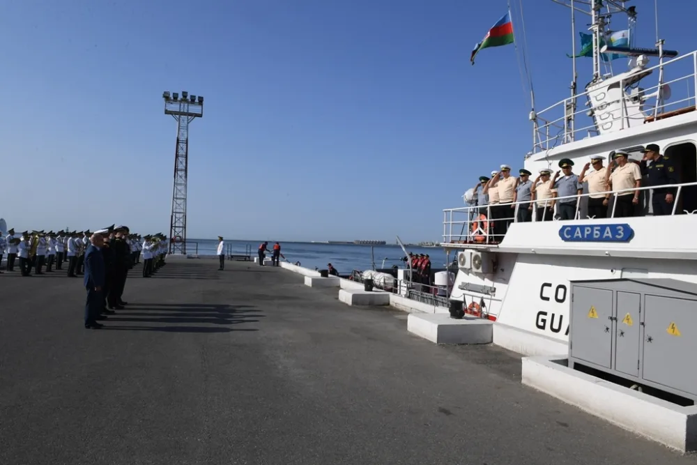 Qazaxıstanın sərhəd gözətçi gəmisi Bakıda - FOTOLAR