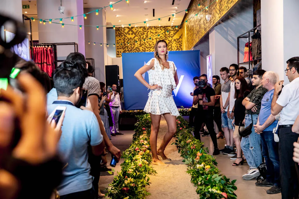 MOV Azərbaycanda möhtəşəm ənənəvi moda gecələrinə start verdi - FOTO - VİDEO