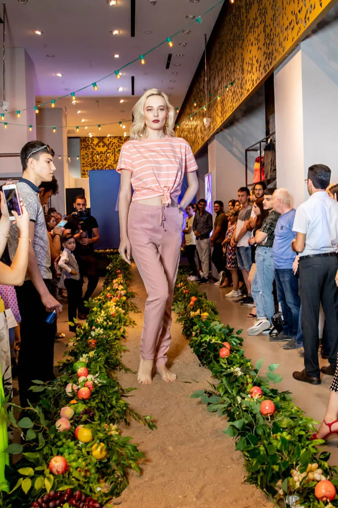 MOV Azərbaycanda möhtəşəm ənənəvi moda gecələrinə start verdi - FOTO - VİDEO